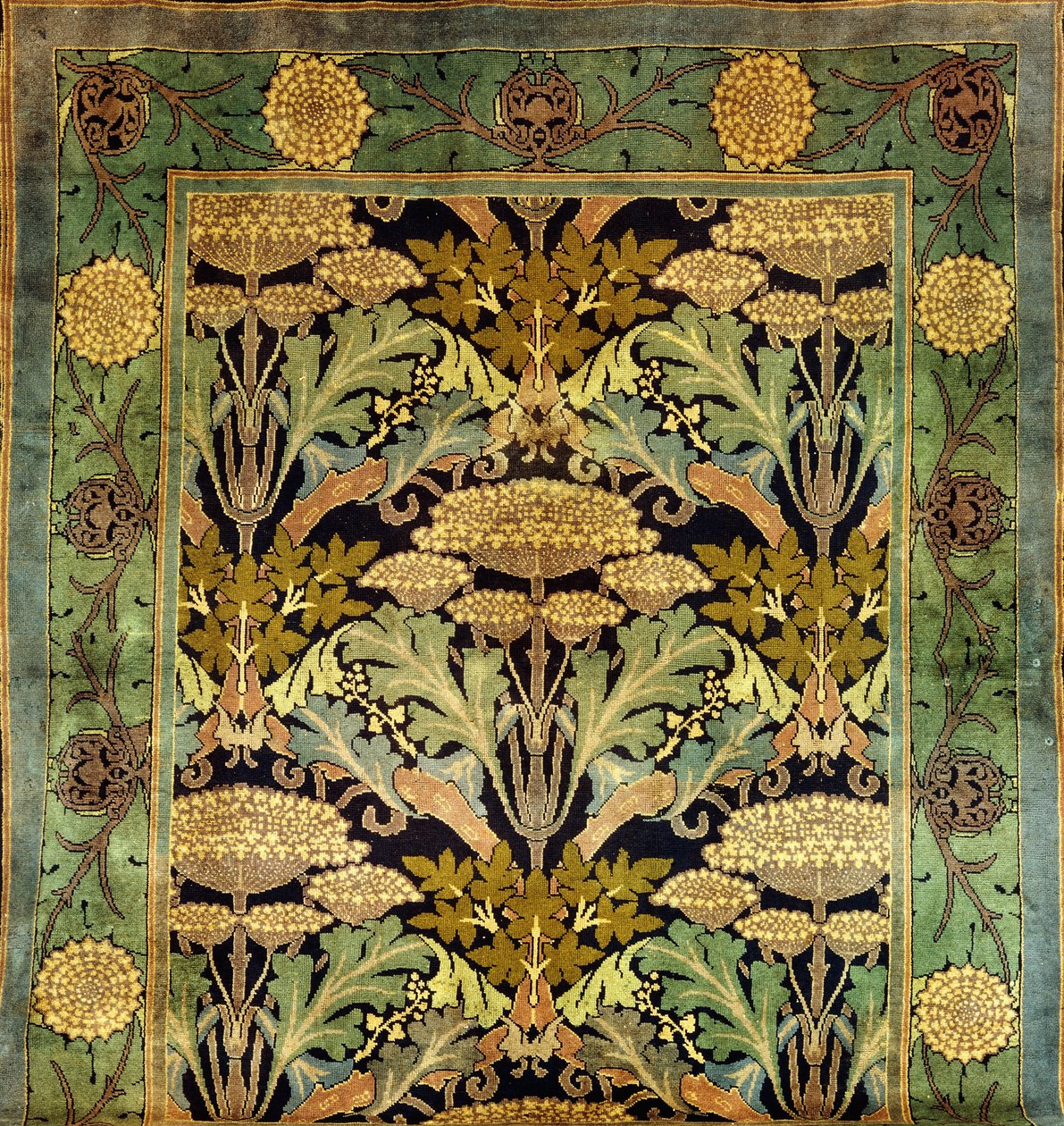 Vlněný koberec Donegal s květinovým vzorem, cca 1903 (vlna) od Charles Francis Annesley Voysey