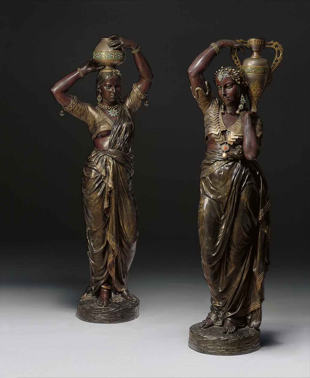 Dvě bronzové pochodně ve tvaru indických žen nesoucích vázy, 1862-1865 od Charles Henri Joseph Cordier