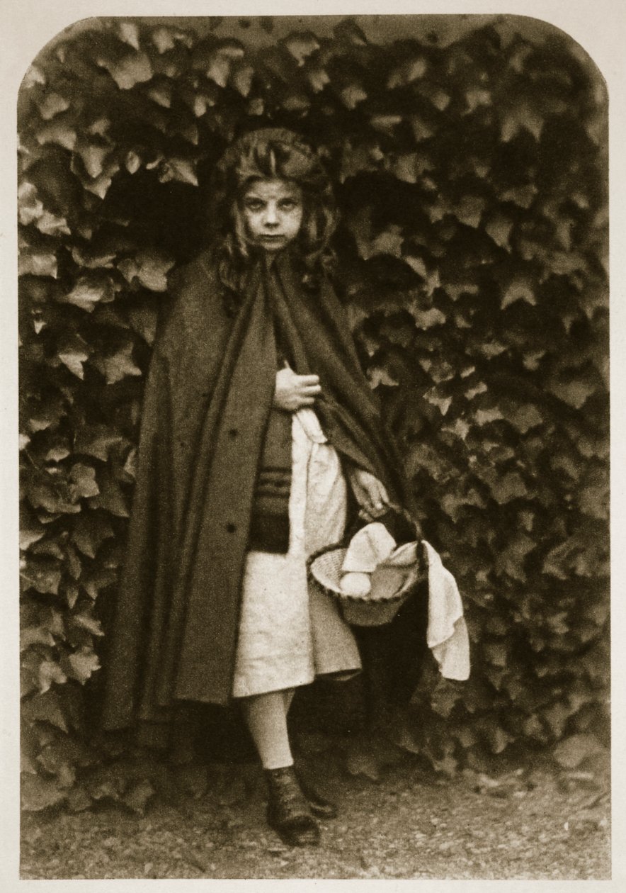 Agnes Grace Weldová jako "Červená Karkulka", 18. srpna 1857 (sépiová fotografie) od Charles Lutwidge Dodgson