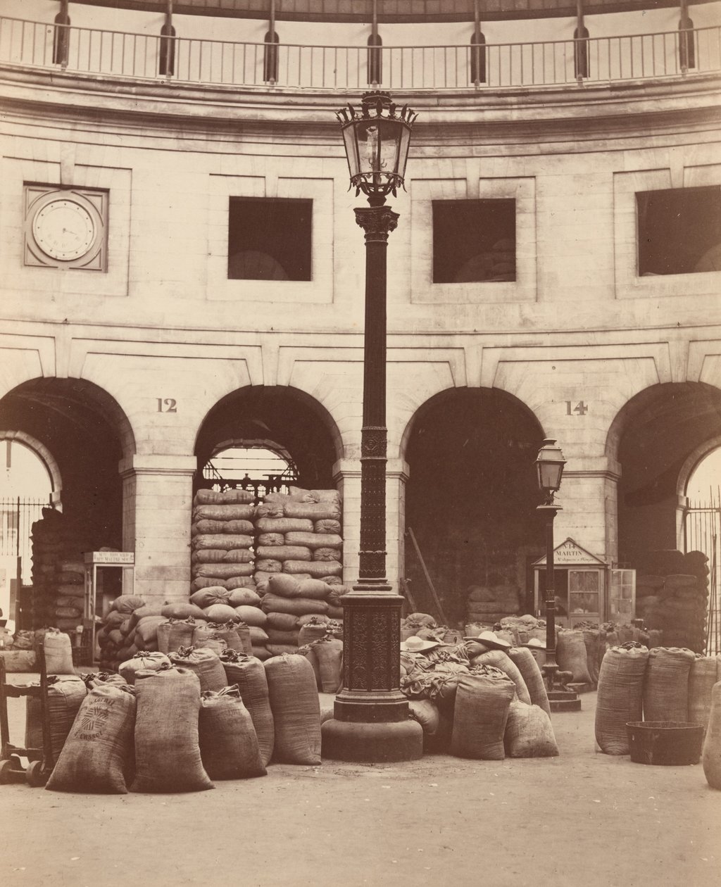 Obilní tržnice (interiér) od Charles Marville