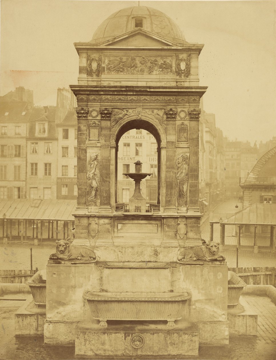 Průčelí Fontány neviňátek, Paříž od Charles Marville