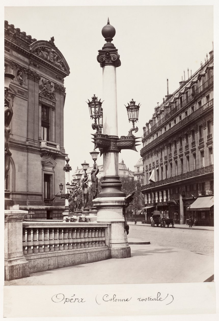Opéra (Rostrální sloup) od Charles Marville