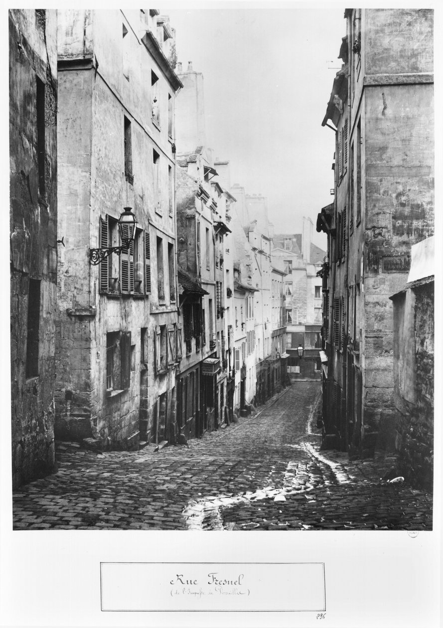 Rue Fresnel, ze slepé uličky Versailles, Paříž, 1858-78 od Charles Marville