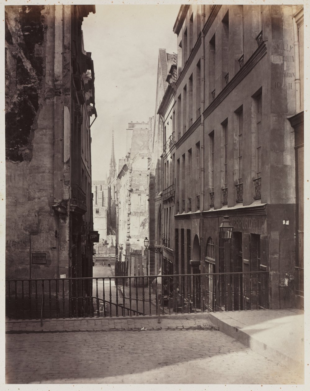 Rue Jean-de-Beauvais. Pohled z Rue des Écoles směrem k Boulevard Saint-Germain, ve výstavbě od Charles Marville