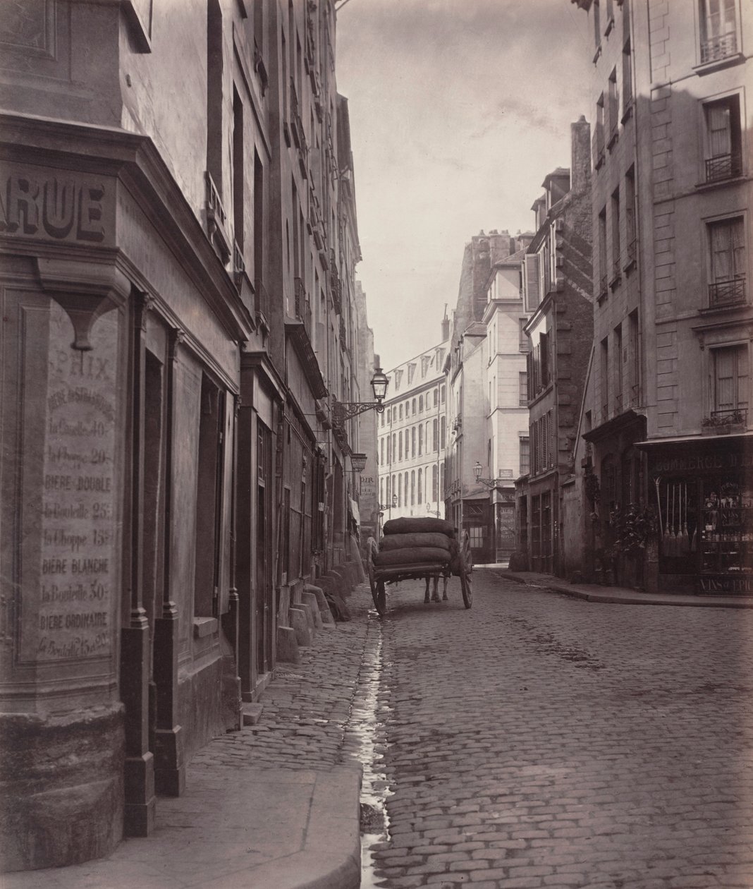 Rue de la Bucherie, du cul de sac Saint-Ambroise (pátý obvod),1866-1868 (foto) od Charles Marville