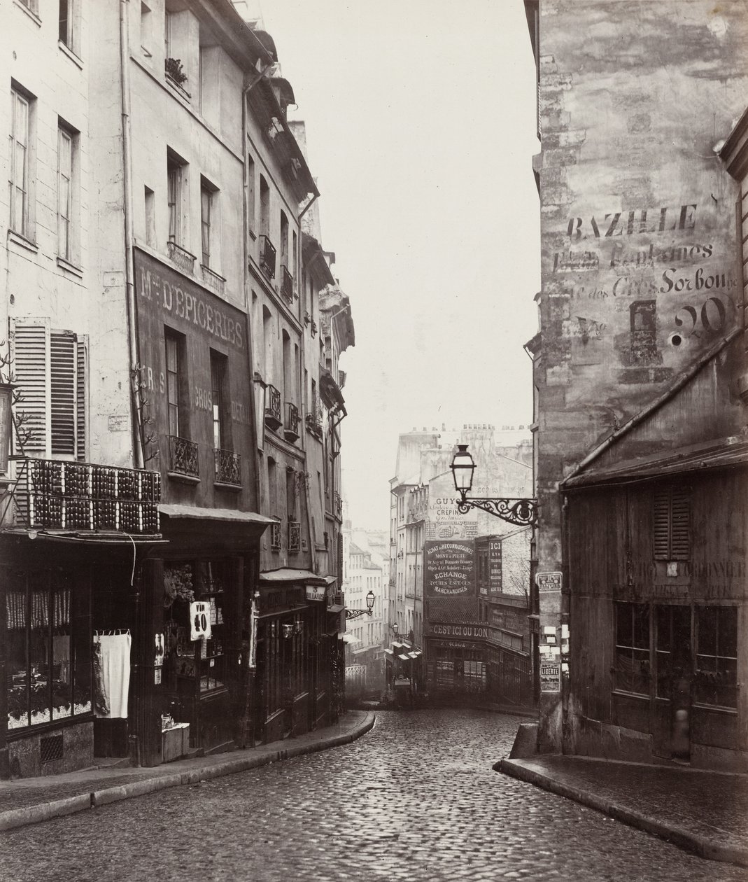 Rue de la Montagne-Sainte-Geneviève poblíž křižovatky Rue Laplace od Charles Marville