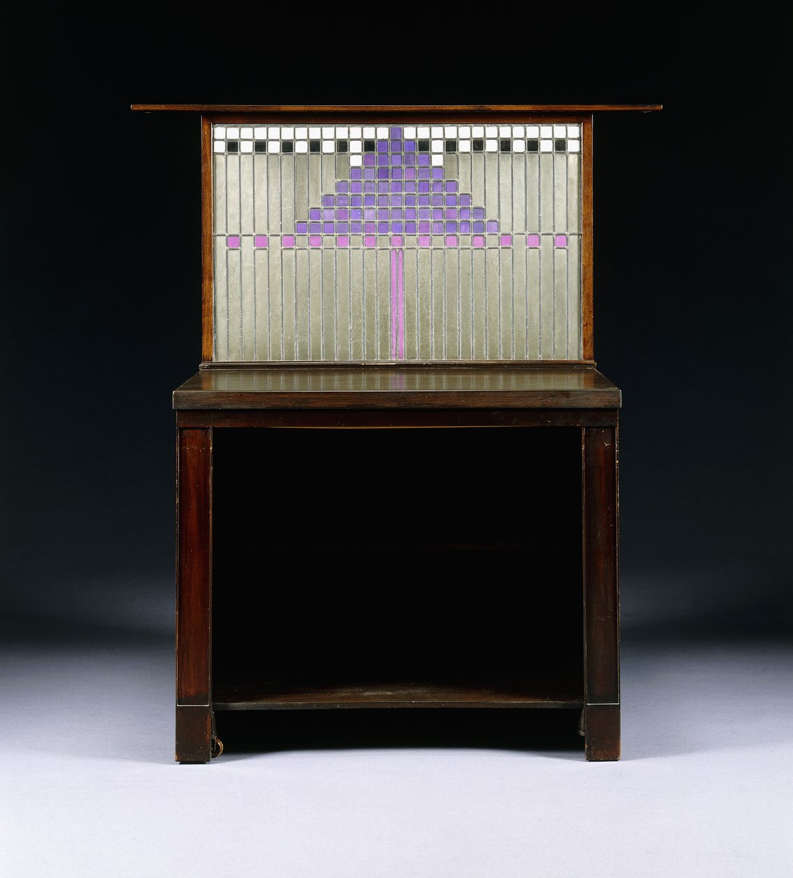 Psací skříň navržená pro Walter W. Blackie Esq., Hill House, Edinburgh od Charles Rennie Mackintosh