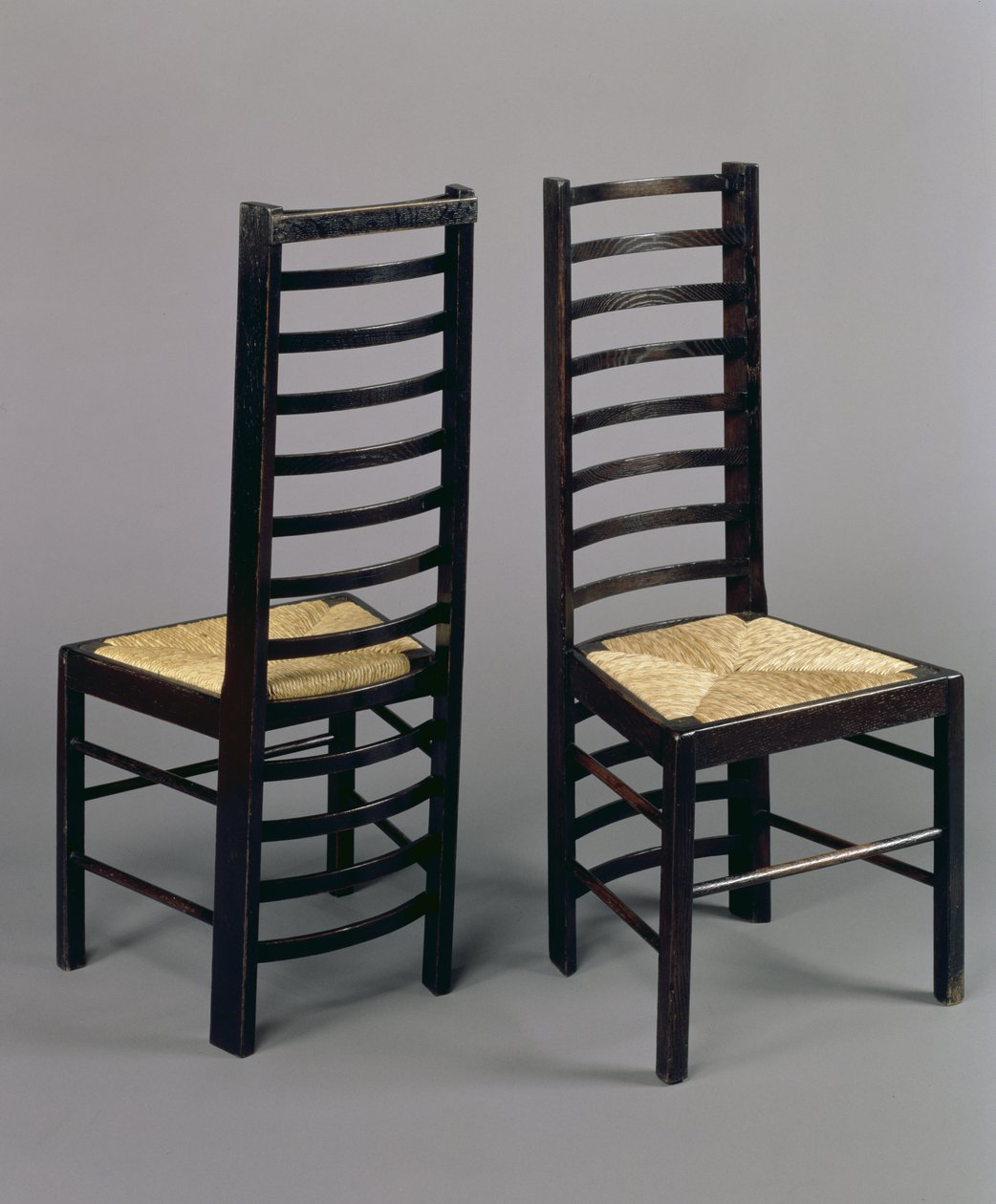 Židle Ladderback, cca 1903 (mořený dub) od Charles Rennie Mackintosh