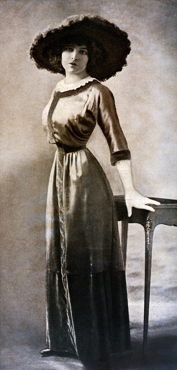 Portrét Emilie Bouchaud, u pasu Polar Wasp, kolem roku 1909 (čb foto) od Charles Reutlinger
