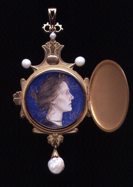 Přívěsek Pegasus obsahující miniaturu slečny Edith Emmy Cooperové (1862-1913) 1901 (tužka a wc na smaltu) (exteriér viz 109662) od Charles Ricketts