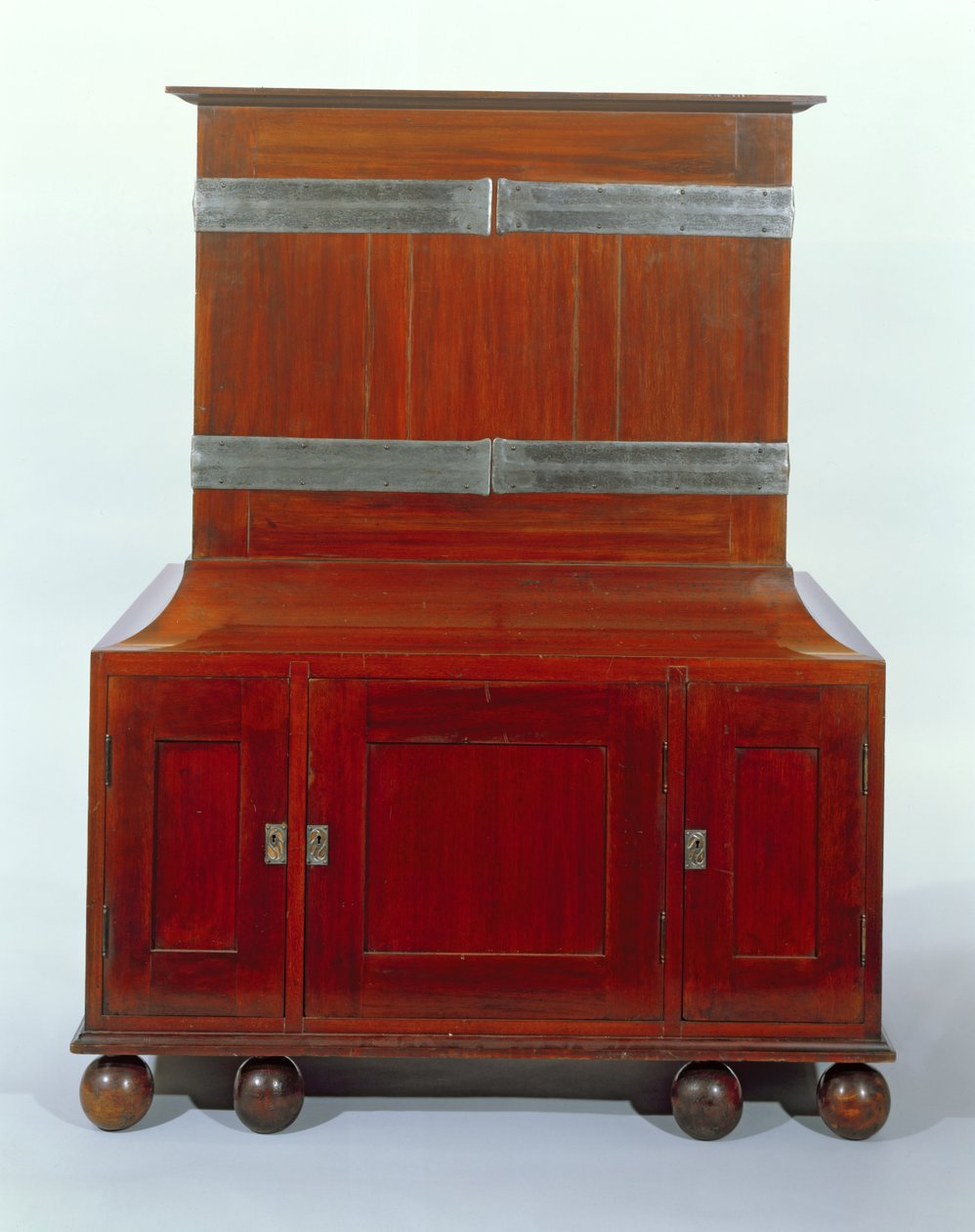 Kabinet - pohled zezadu, 1898 (mahagon a bílá cesmína) od Charles Robert Ashbee