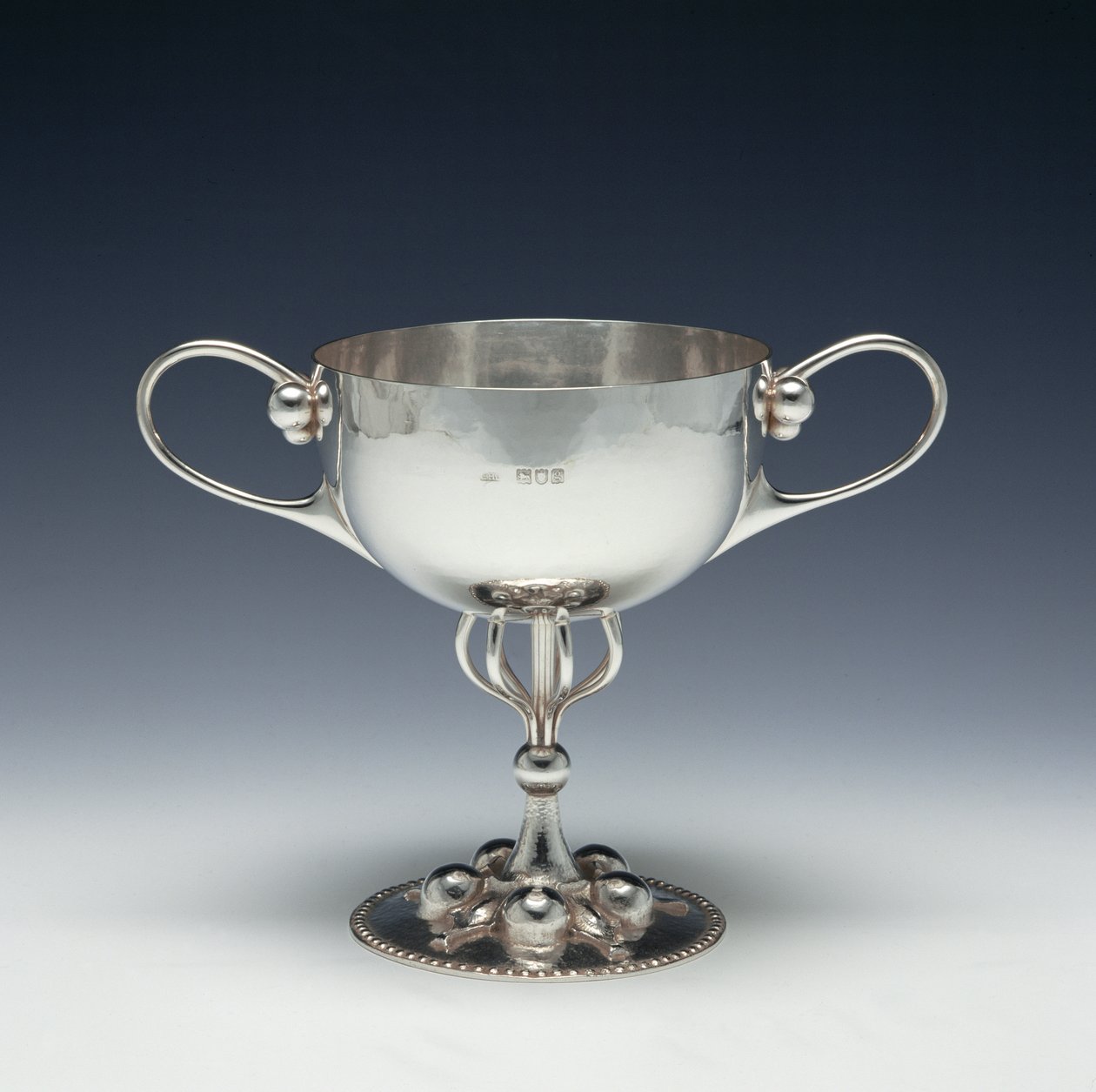 Sporting Cup nebo Sugar Basin, c.1893 (stříbrná) od Charles Robert Ashbee