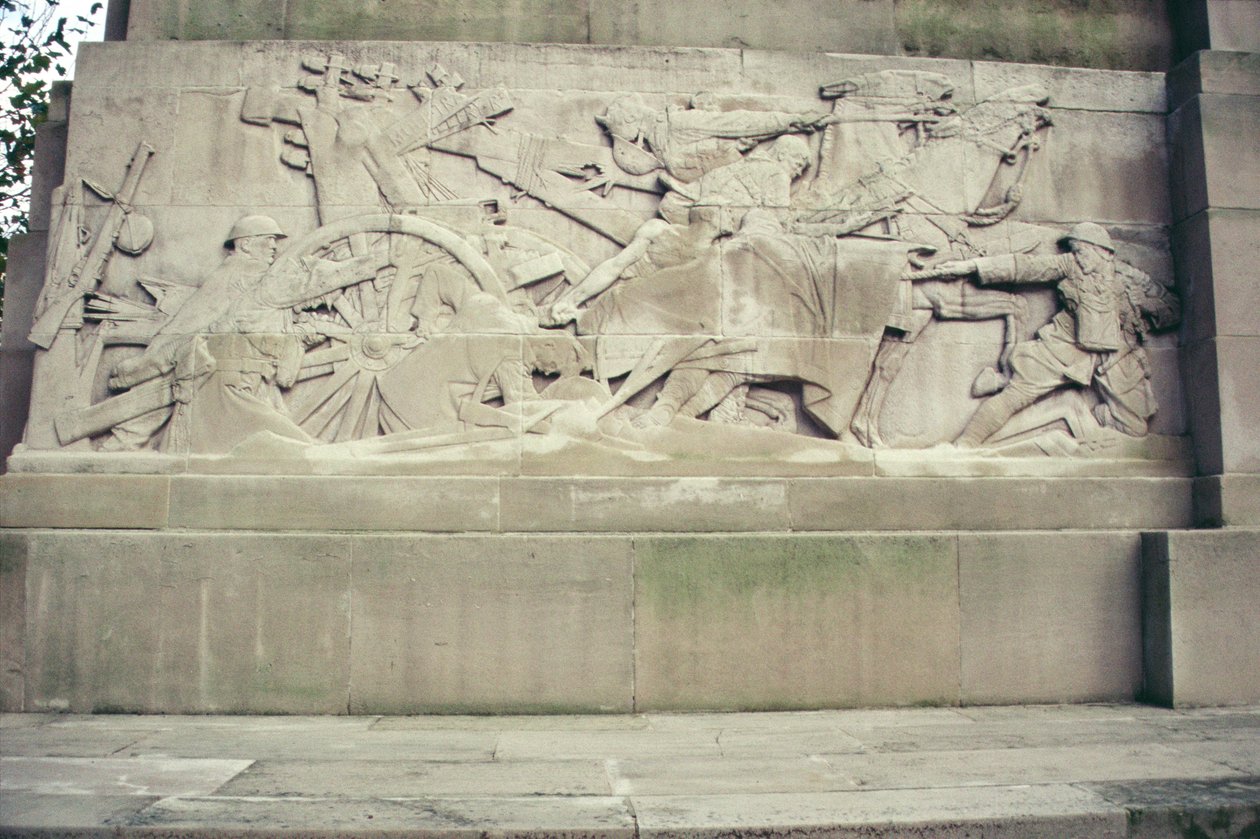 Detail z Royal Artillery Memorial 1914-18, 1925 (portlandský kámen) od Charles Sergeant Jagger
