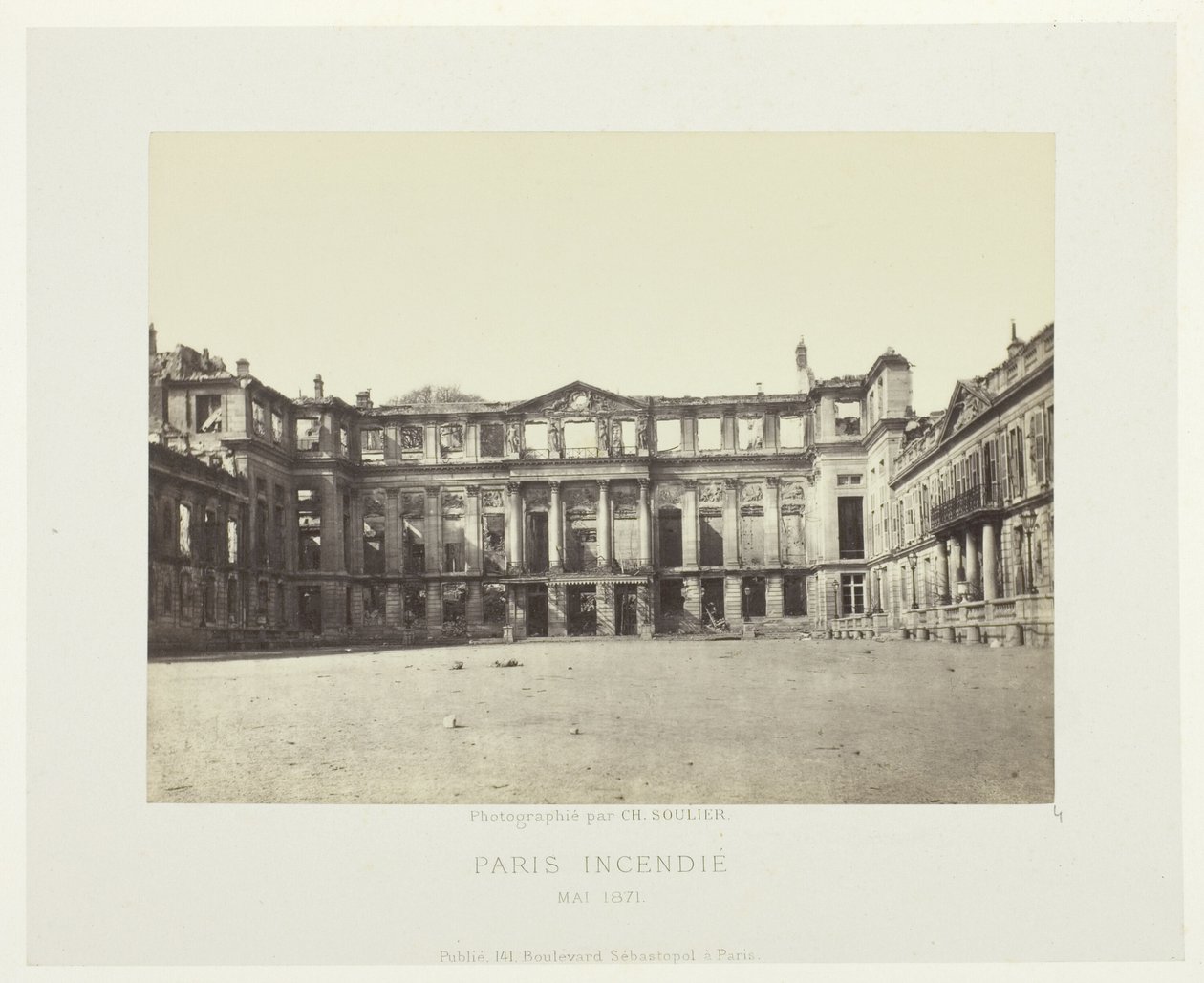 Paris Fire (fasáda Palais de Saint-Cloud), ze série "Paris Incendié" od Charles Soulier