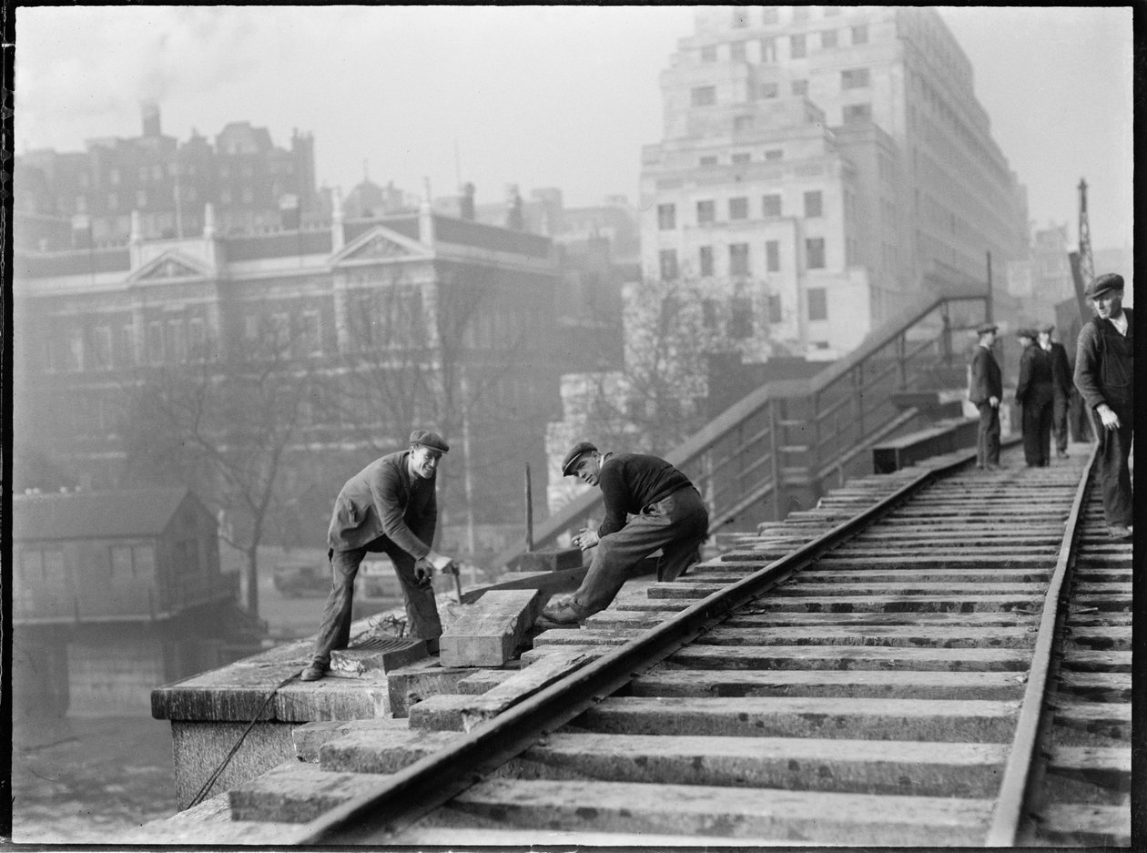 Demolice mostu Waterloo, City of Westminster, Greater London Authority, 1936. od Charles William Prickett