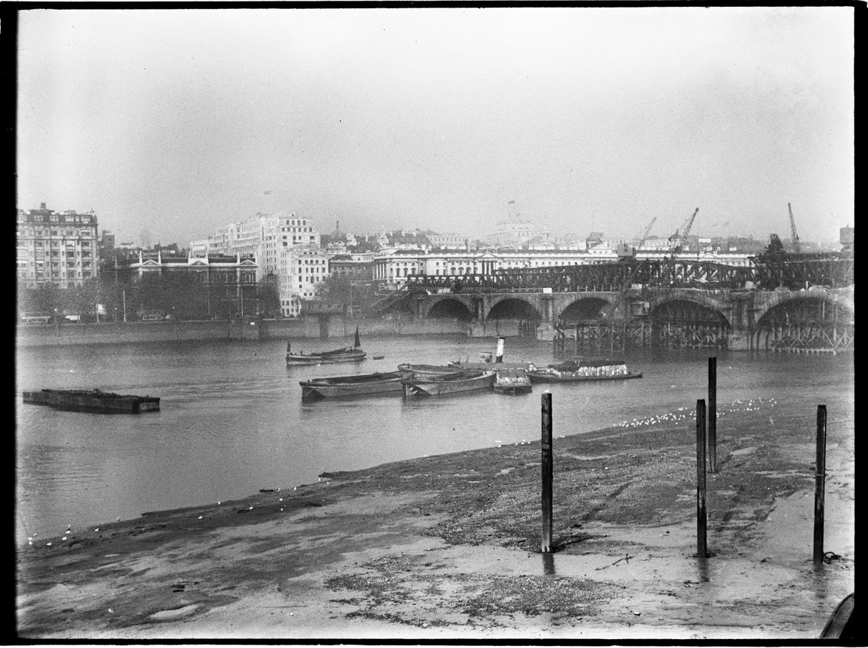 Demolice mostu Waterloo, City of Westminster, Greater London Authority, 1936. od Charles William Prickett