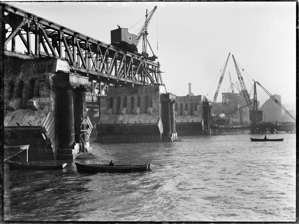 Demolice mostu Waterloo, Lambeth, Greater London Authority, 1936. od Charles William Prickett