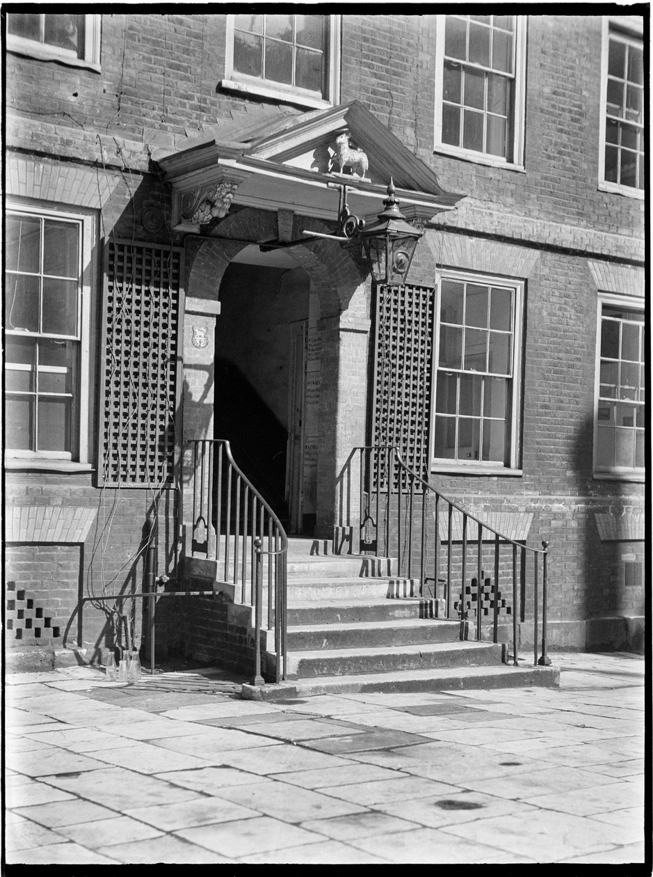 Lamb Building, Church Court, Temple, City of London, Greater London Authority, 30. léta 20. století. od Charles William Prickett