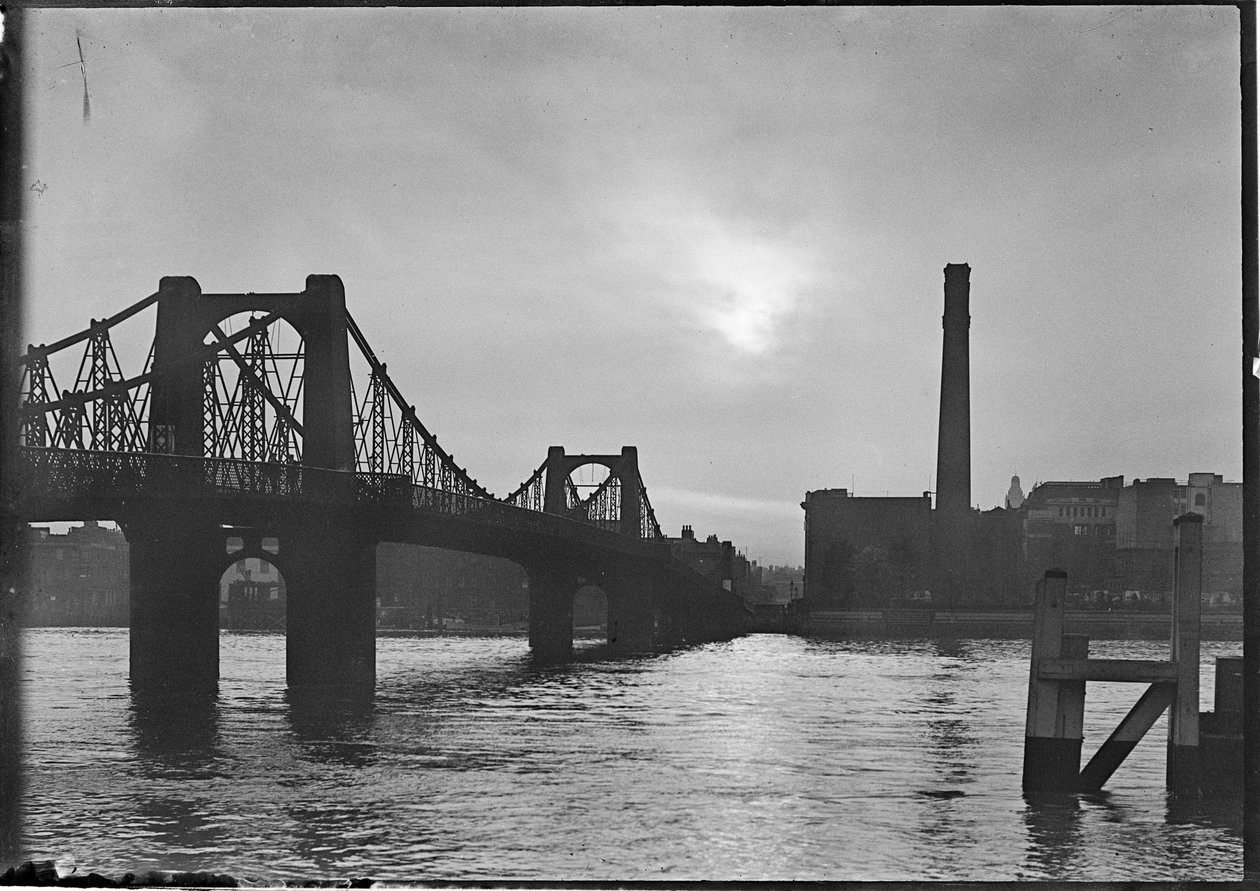 Lambeth Bridge, Westminster, Greater London Authority, 1920-1927. od Charles William Prickett