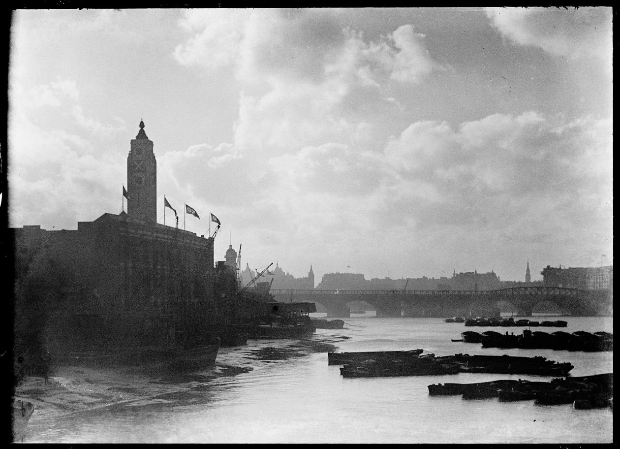 Oxo Tower Wharf, Bargehouse Street, Southwark, Greater London Authority, 30. léta 20. století. od Charles William Prickett