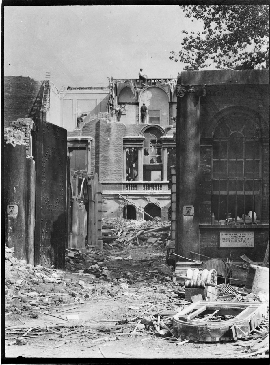 Pembroke House, Whitehall Gardens, Whitehall, City of Westminster, GLA, konec 30. let 20. století. od Charles William Prickett