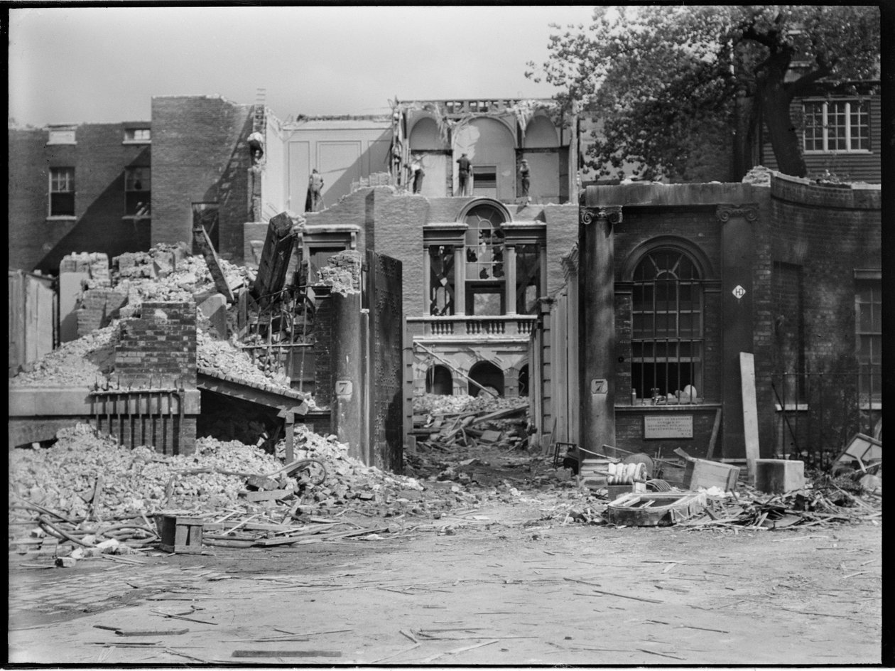 Pembroke House, Whitehall Gardens, Whitehall, City of Westminster, GLA, konec 30. let 20. století. od Charles William Prickett