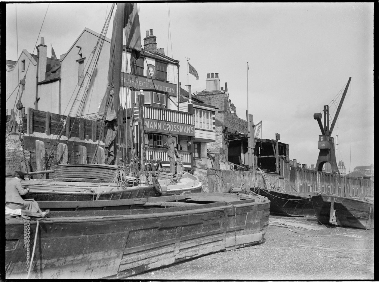 Prospect of Whitby, Wapping Wall, Wapping, Tower Hamlets, Greater London Authority, 30. léta 20. století. od Charles William Prickett