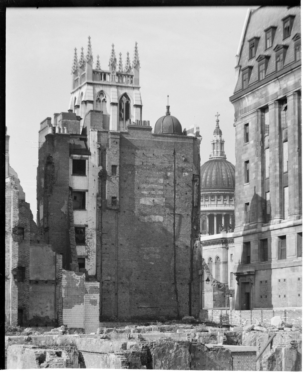 Katedrála svatého Pavla, hřbitov svatého Pavla, City of London, City of London, GLA, 1941-1945. od Charles William Prickett