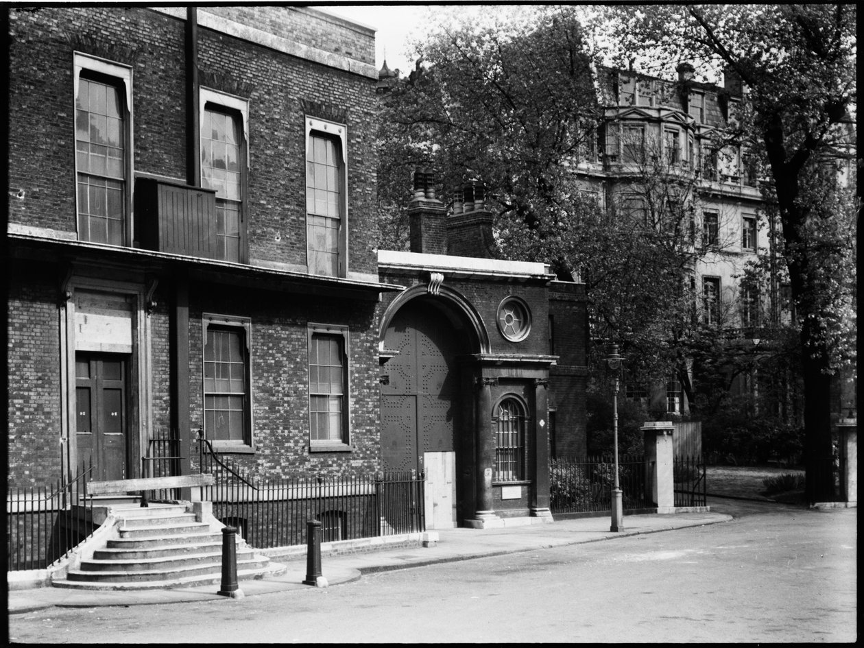 Whitehall Gardens, Whitehall, City of Westminster, Greater London Authority, 30. léta 20. století. od Charles William Prickett