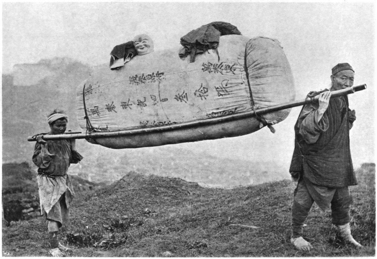 Coolies nesoucí bavlnu, 1901 od Chinese Photographer