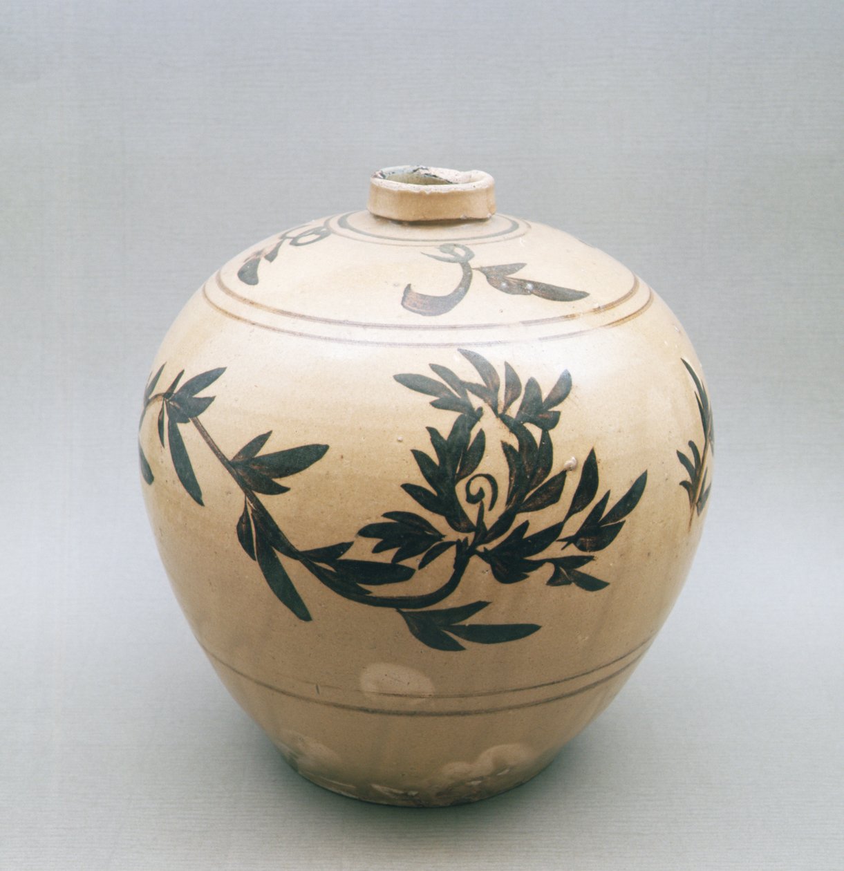 Buff glazovaná láhev, dynastie Sung, 960-1279 (kamenina) od Chinese School