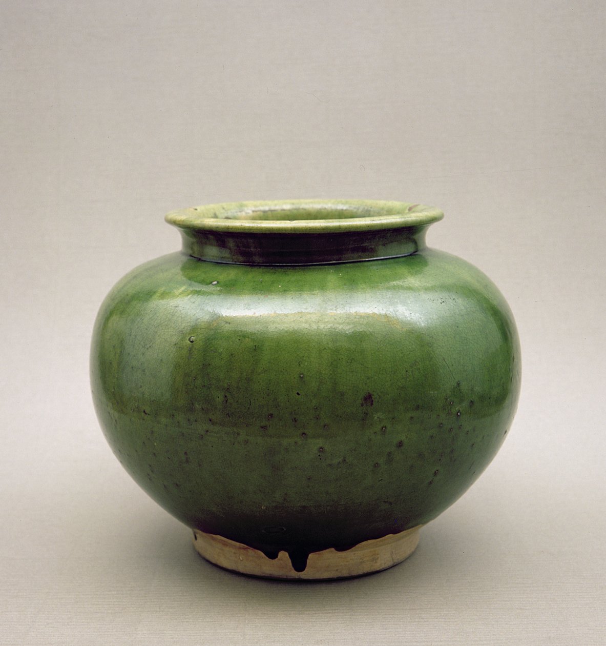 Čínská nádoba, Yueh ware, Šest dynastií (265-589 AD) (celadon ware) od Chinese School