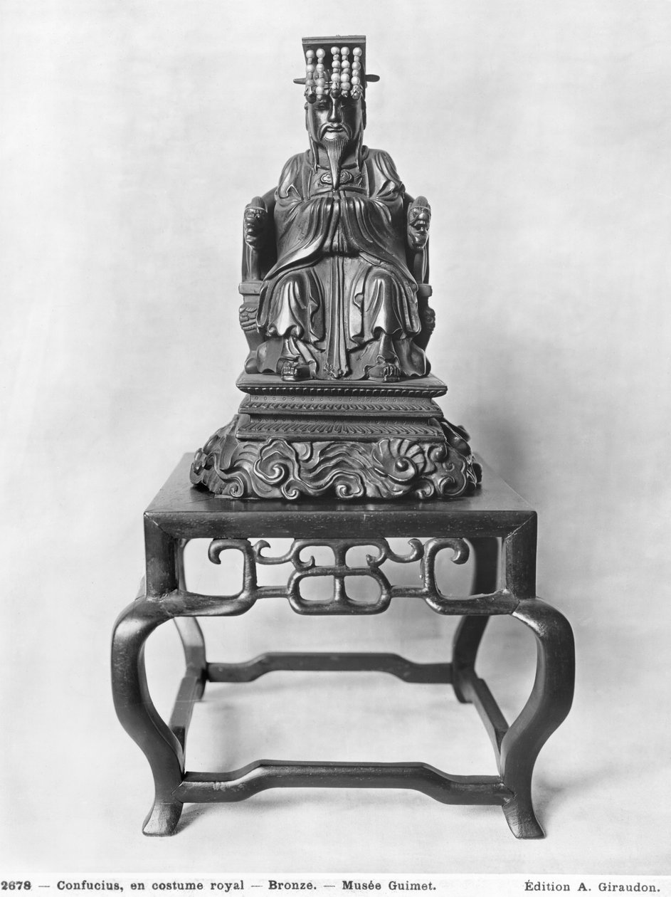 Soška Konfucia (551-479 př.nl) jako mandarín, dynastie Čching (1644-1912) (bronz) (viz také 186277) od Chinese School