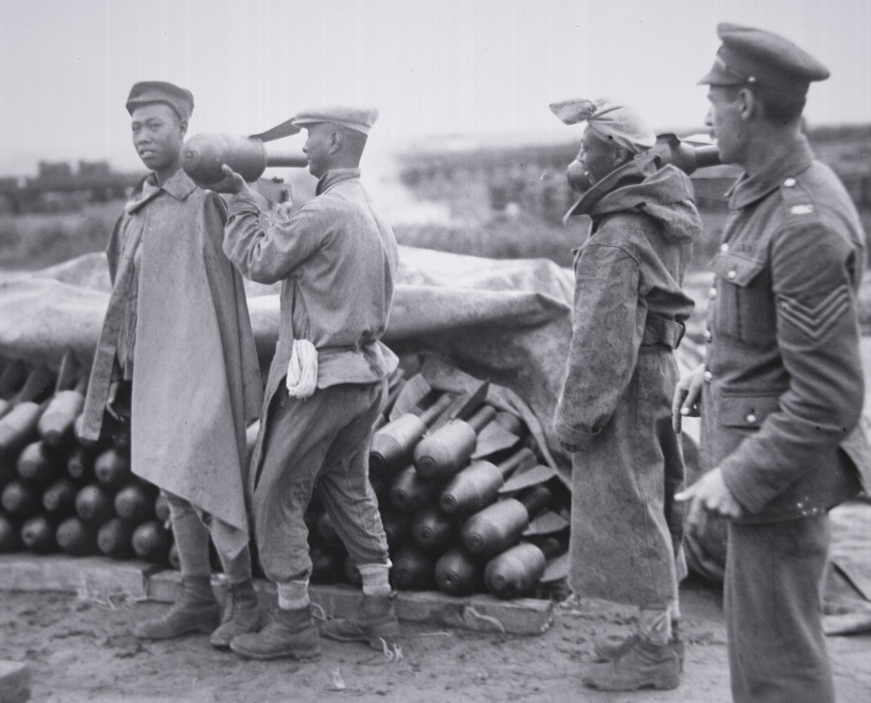 Čínská jednotka skladující letecké bomby v zbrojním skladu ve Francii od Chinese Photographer