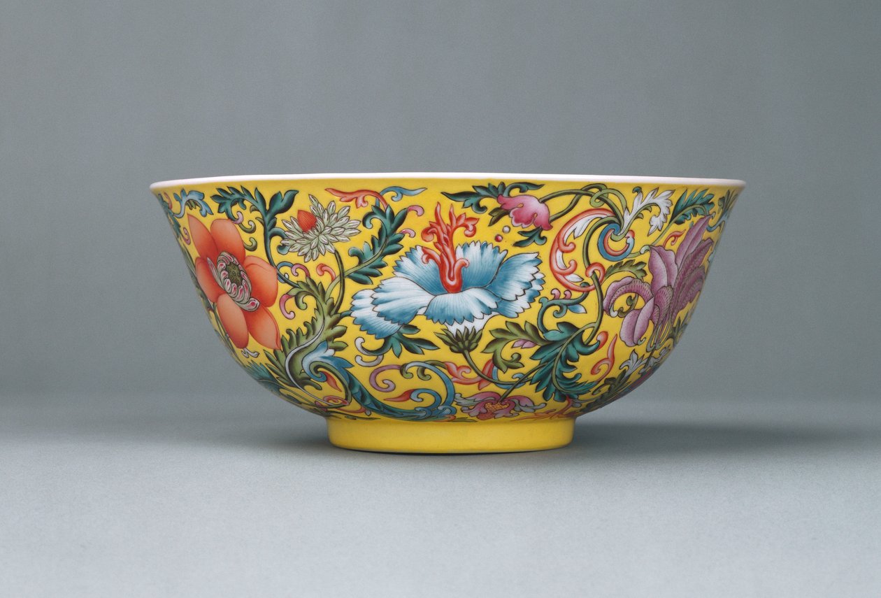 Jemná famille rose žlutě mletá mísa, 1821-1850 od Chinese School
