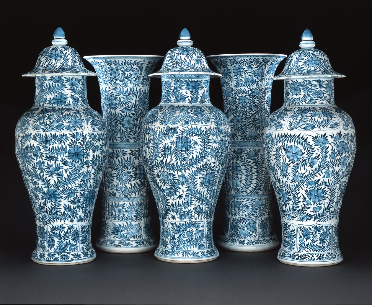 Modrobílý garnýž, období Kchang-si (1662-1722) (porcelán) od Chinese School