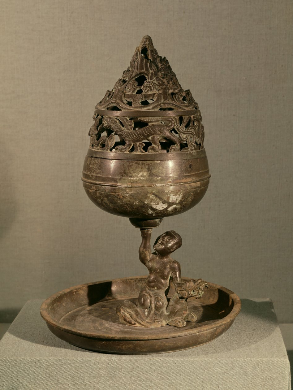 Kadidelnice ve tvaru kosmické hory „po-shan-lu“, kterou držel muž sedící na monstru, z hrobky princezny Tou Wen, Mancheng, Hebei, západní dynastie Han (bronz) od Chinese School