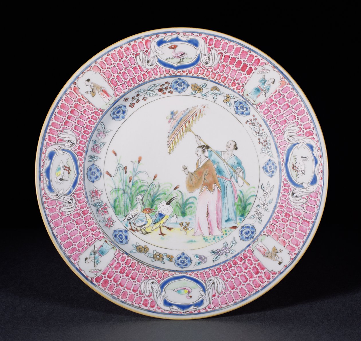 Jídelní talíř malovaný v barvě Famille Rose zobrazující La Dame au Parasol, podle návrhu Cornelise Pronka (1691-1759), období Qianlong (1736-95) c.1734 (porcelán) od Chinese School