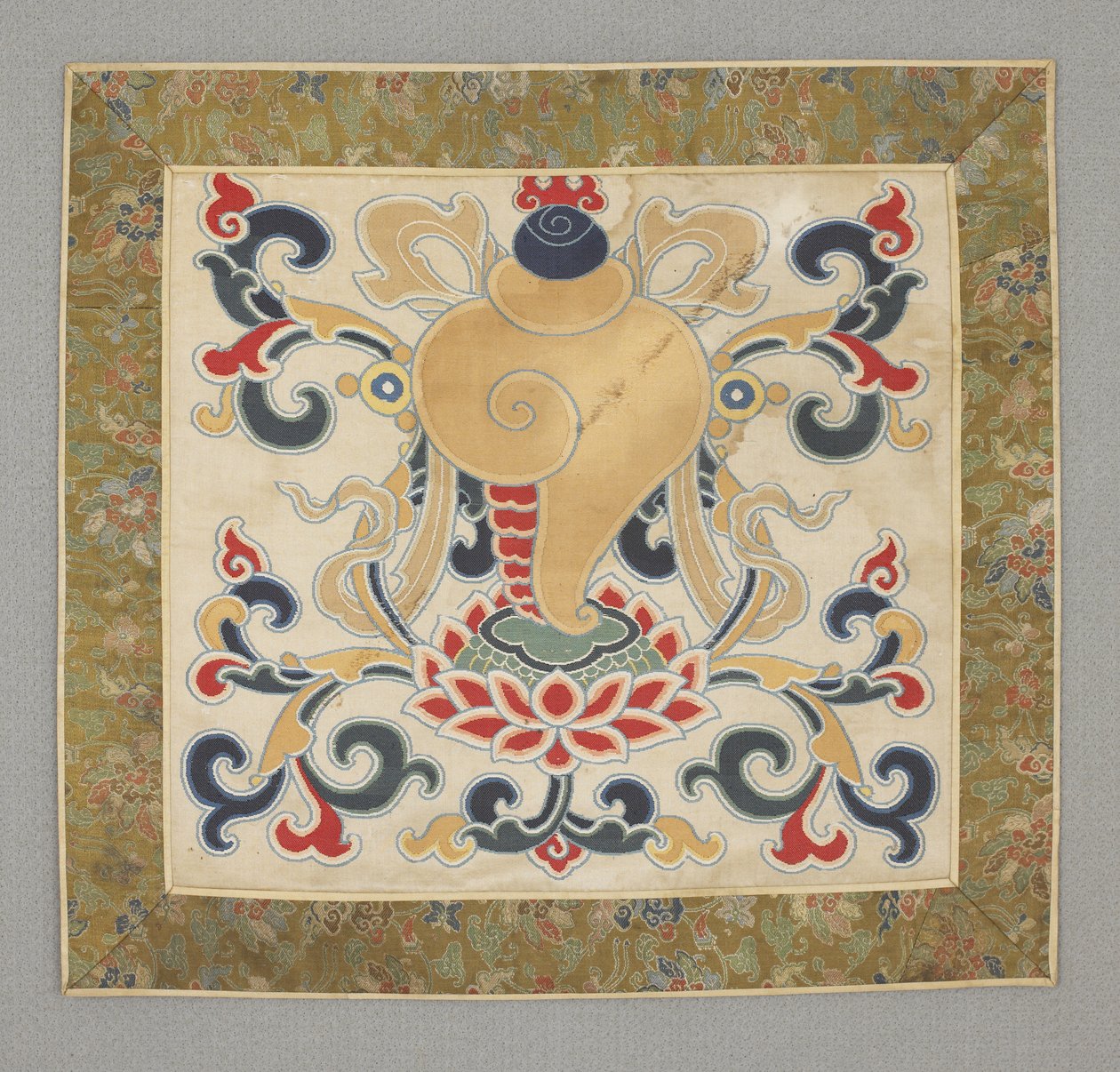Osm buddhistických drahocenných věcí, lastura, 17. století od Chinese School