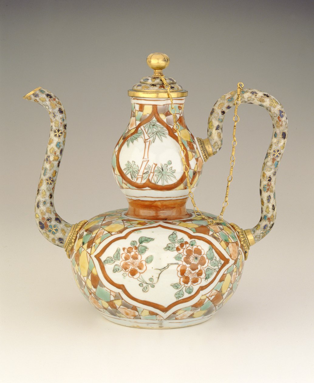 Ewer, pozdní dynastie Ming, období Tianqi, 1621-27 (porcelán a cloisonne smalt) od Chinese School