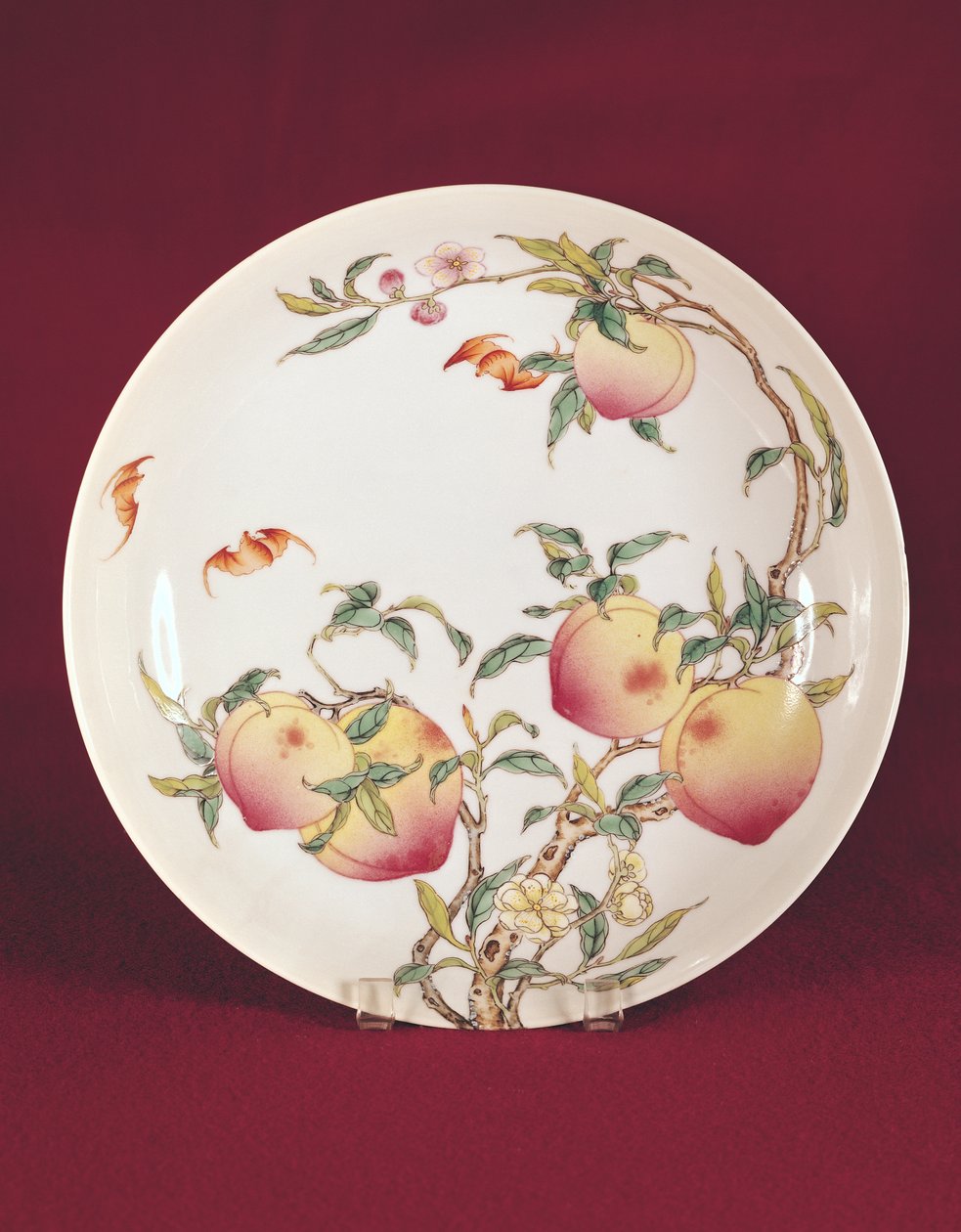 Talíř s růží Famille zdobený vzorem meruněk, dynastie Qing (porcelán) od Chinese School