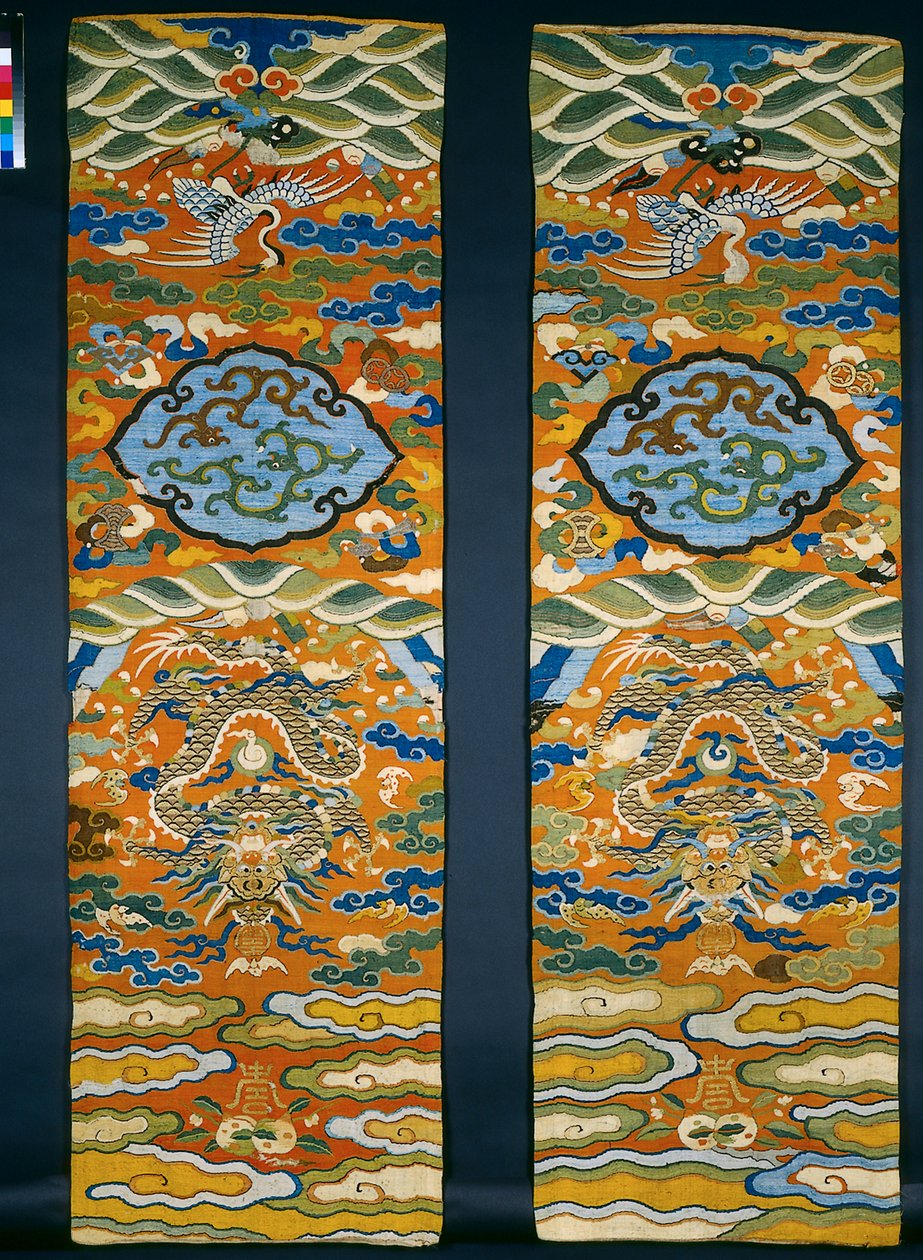 Panely gobelínových židlí Kesi (k’o-ssu) (hedvábí, kovové nitě, lněný podklad) od Chinese School