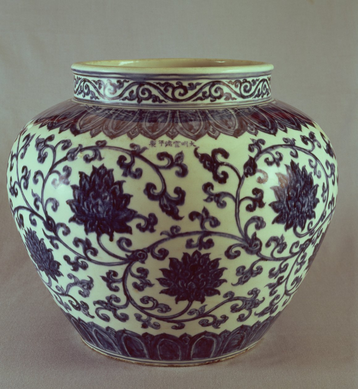Velká modrobílá váza Ming se značkou Hsuan Te, 1426-35 od Chinese School