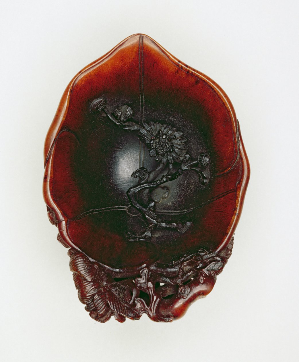 Libation cup, období Qianlong 1736-95 (vyřezávaný roh nosorožce) (viz 142653-5 & 142692) od Chinese School
