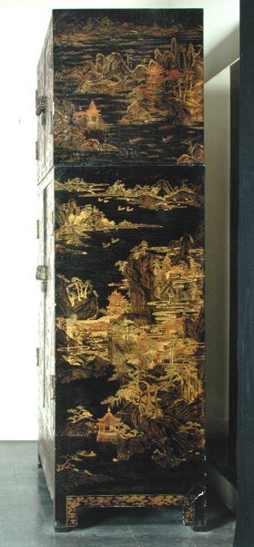 Císařská skříň, dynastie Čching, období Kangxi (1662-1722) (zlatý lak) od Chinese School Chinese School