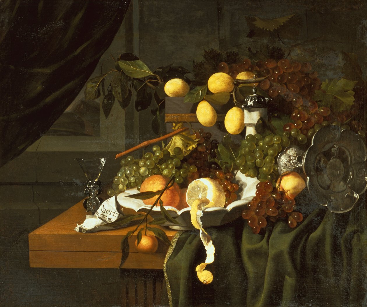 Oloupaný citron, pomeranče a hrozny v misce (olej) od Christiaan Luykx or Luycks