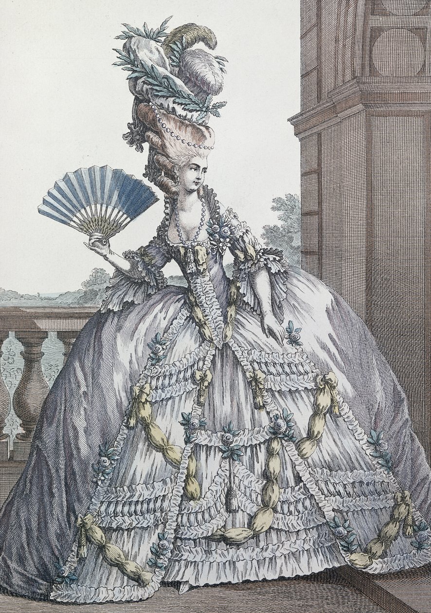 Žena ve stylových šatech s vlasy „A la Victoire“, vyryto Voysandem, 1778 od Claude Louis Desrais