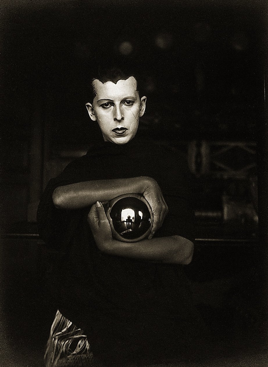 Autoportrét, asi 1927 (želatinový stříbrný tisk) od Claude Cahun