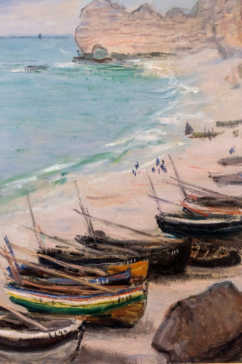 Lodě na pláži v Etretatu, detail od Claude Monet
