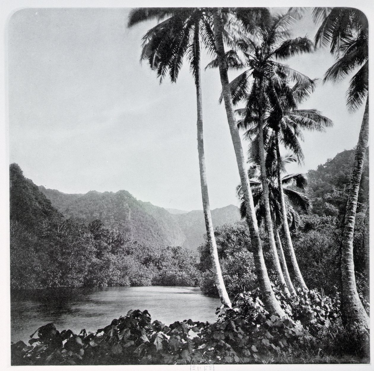 Hitiaa Lake, z ‚Tahiti‘, publikované v Londýně, 1882 od Colonel Stuart Wortley